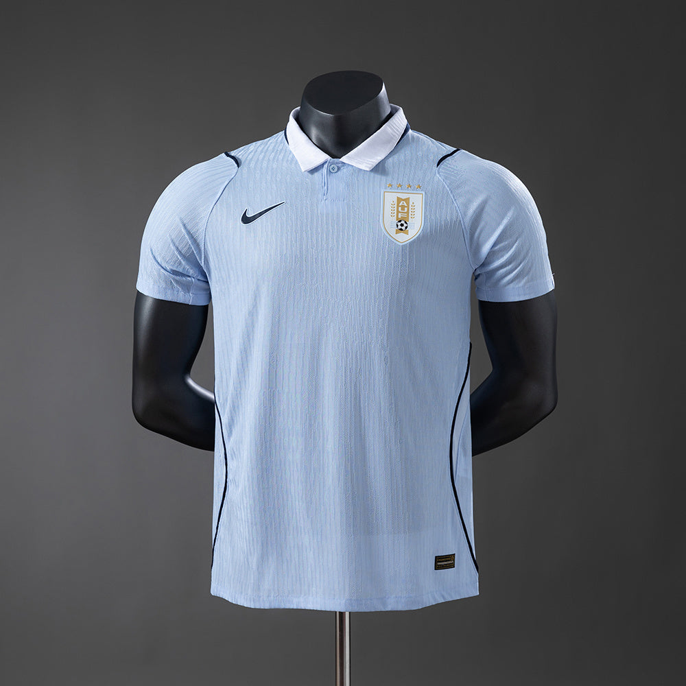 Camiseta Uruguay Mundial 2026 primera equipación versión jugador celeste Darwin – Cortita y al Pie