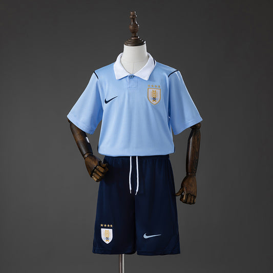 Camiseta Uruguay Mundial 2026 primera equipación versión niño celeste – Cortita y al Pie