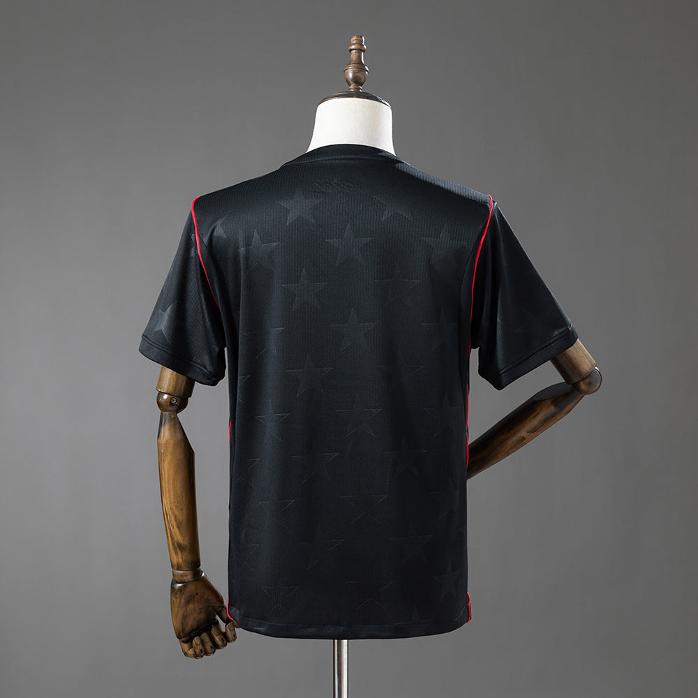 Camiseta Estados Unidos Mundial 2026 segunda equipación versión fan roja detalle – Cortita y al Pie