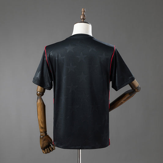 Camiseta Estados Unidos Mundial 2026 segunda equipación versión fan roja detalle – Cortita y al Pie