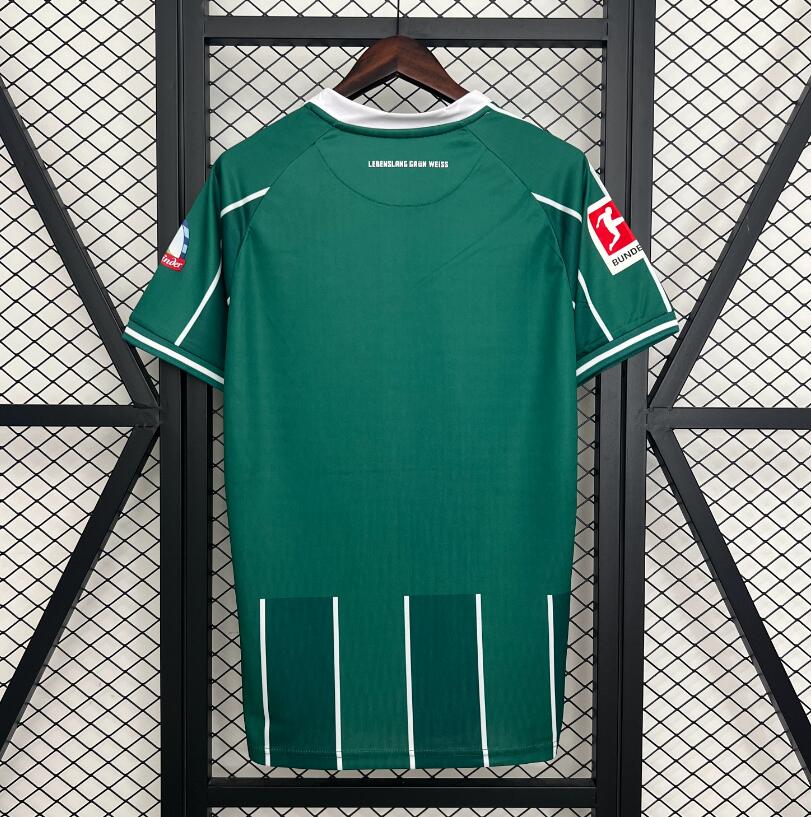 Camiseta Werder Bremen 2025/26 primera equipación versión fan detalle escudo – Cortita y al Pie