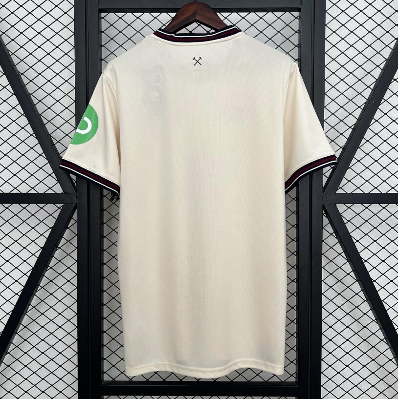 Camiseta West Ham United 2025/26 segunda equipación versión fan detalle escudo – Cortita y al Pie