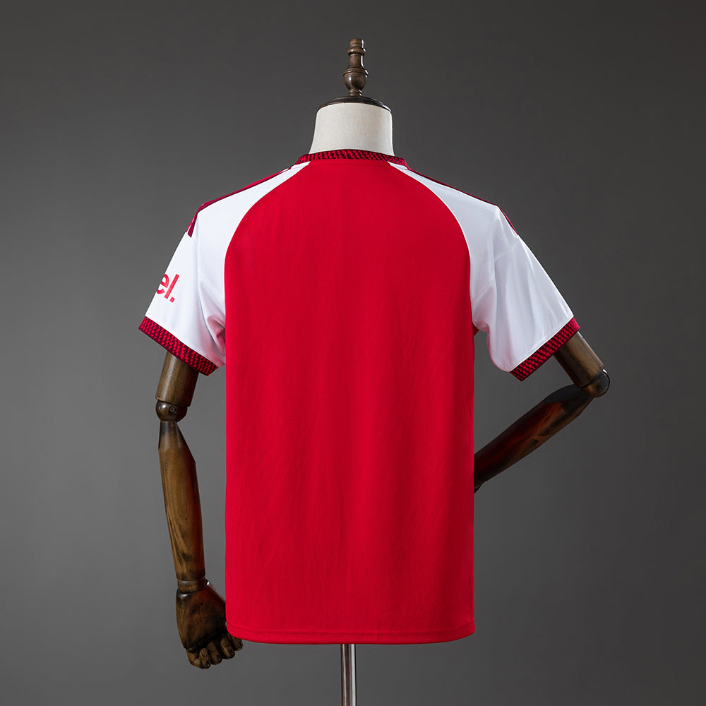 Camiseta Arsenal 2026/27 primera equipación versión fan detalle escudo – Cortita y al Pie