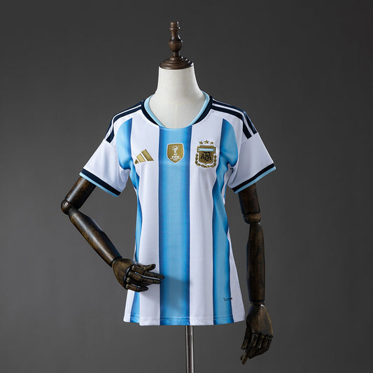 Camiseta Argentina Mundial 2026 primera equipación versión fan mujer azul celeste – Cortita y al Pie