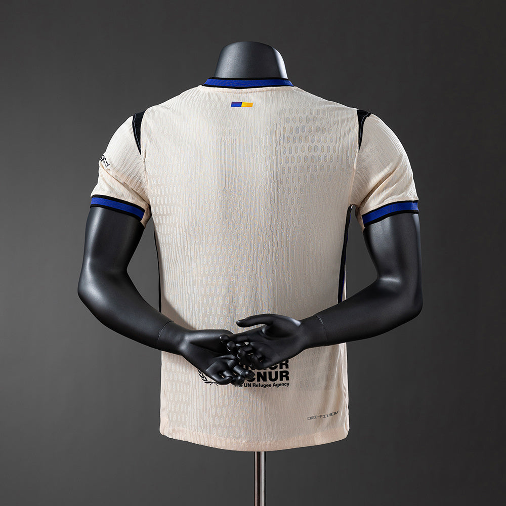 Camiseta FC Barcelona 2025/26 segunda equipación versión jugador detalle dorsal – Cortita y al Pie