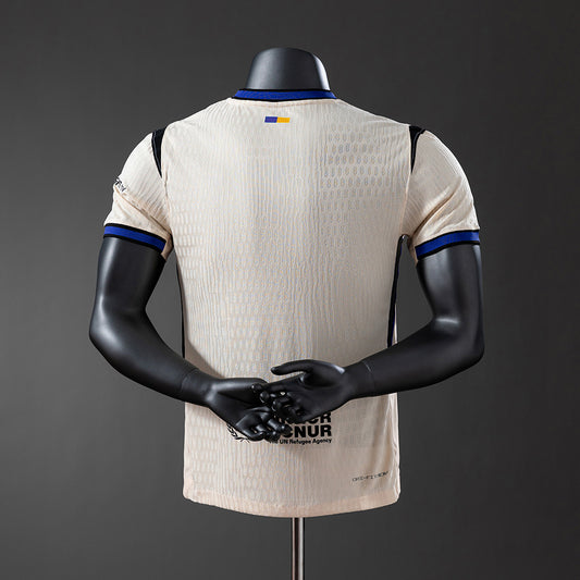 Camiseta FC Barcelona 2025/26 segunda equipación versión jugador detalle dorsal – Cortita y al Pie