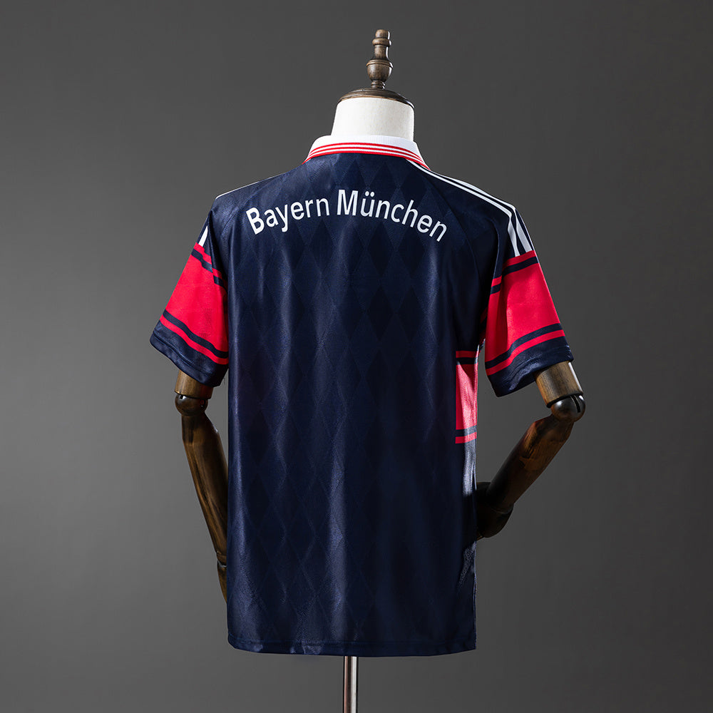 Camiseta retro Bayern Munich 1997/98 primera equipación detalle Matthäus Effenberg roja – Cortita y al Pie