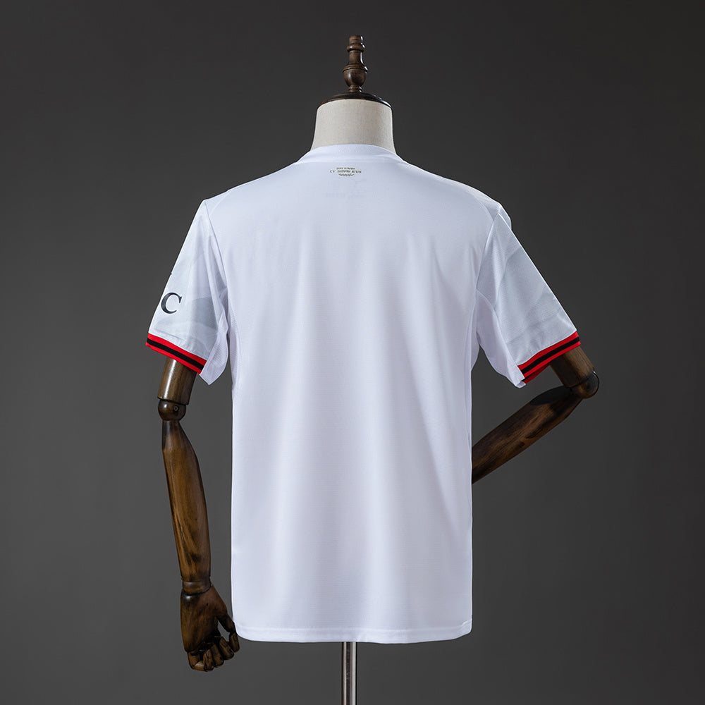 Camiseta AC Milan 2026/27 segunda equipación versión fan detalle escudo – Cortita y al Pie