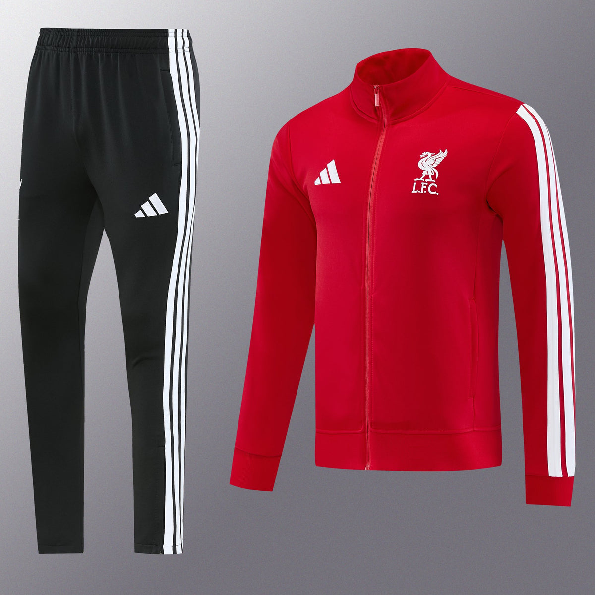 Chándal Liverpool 2026/27 Rojo chaqueta y pantalón - vista frontal con escudo LFC