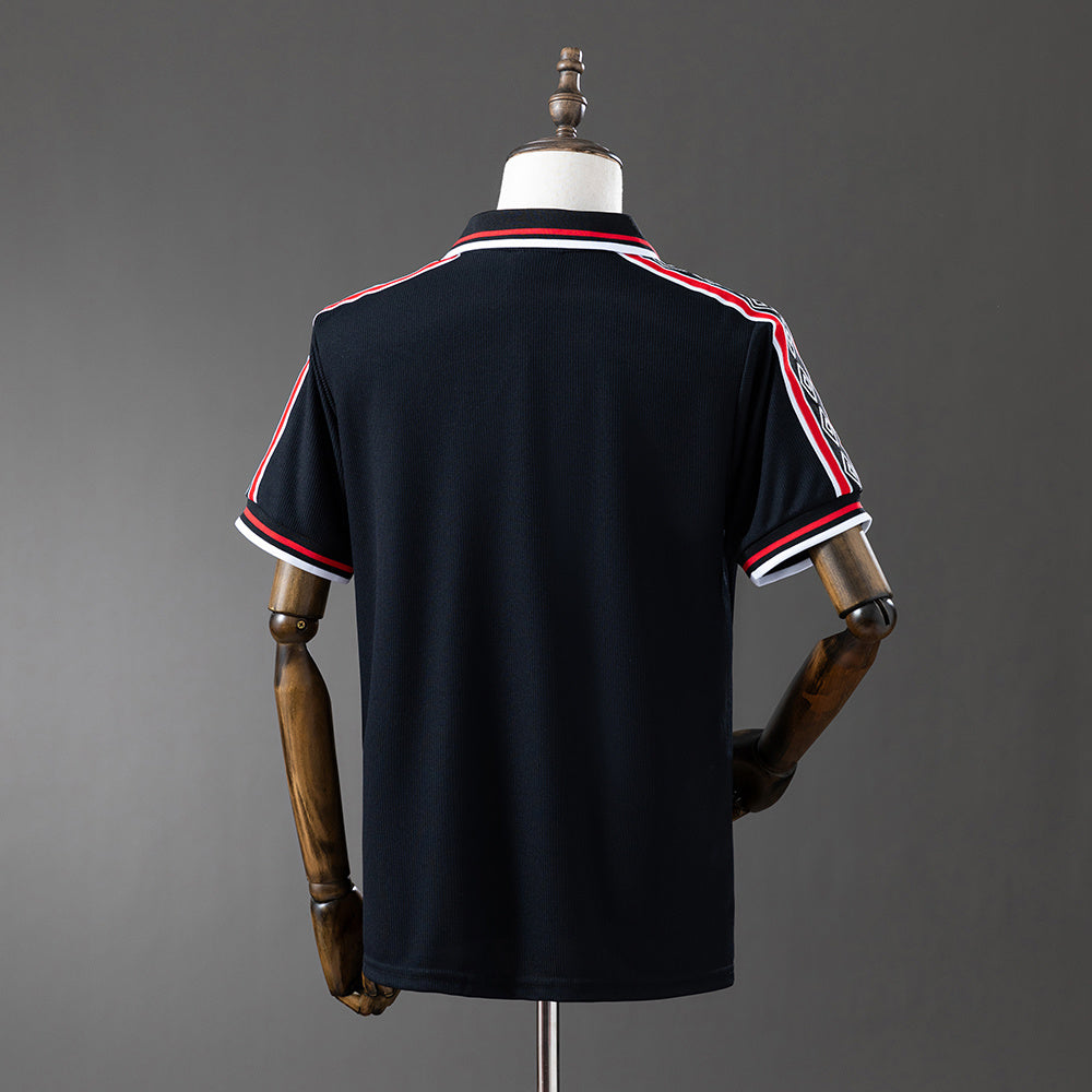 Camiseta retro Manchester United 1998/99 segunda equipación blanca detalle escudo – Cortita y al Pie