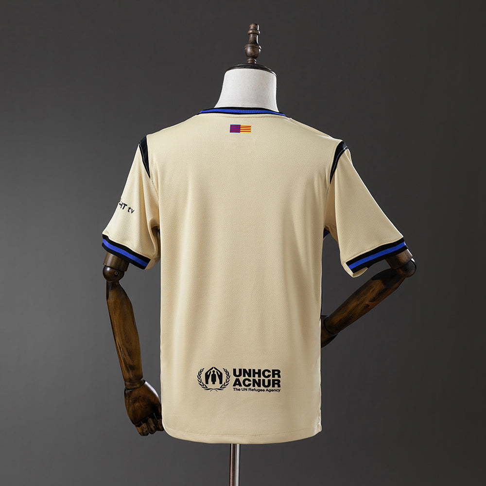 Camiseta FC Barcelona 2025/26 segunda equipación versión fan detalle – Cortita y al Pie