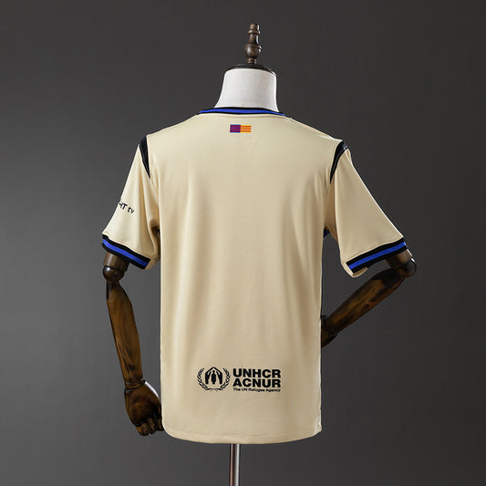 Camiseta FC Barcelona 2025/26 segunda equipación versión fan detalle – Cortita y al Pie