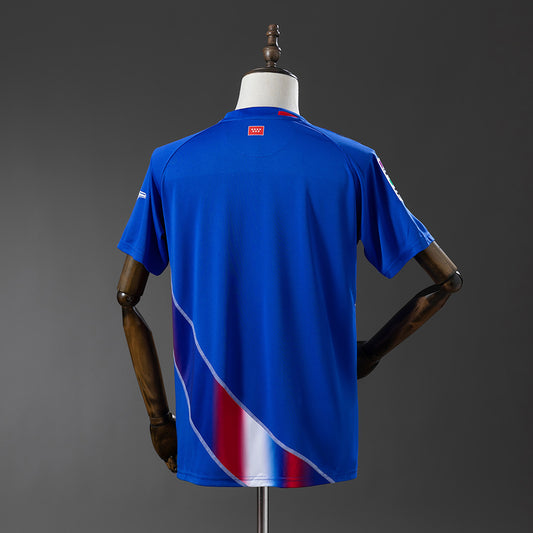 Camiseta retro Getafe CF 2009/10 primera equipación detalle escudo – Cortita y al Pie