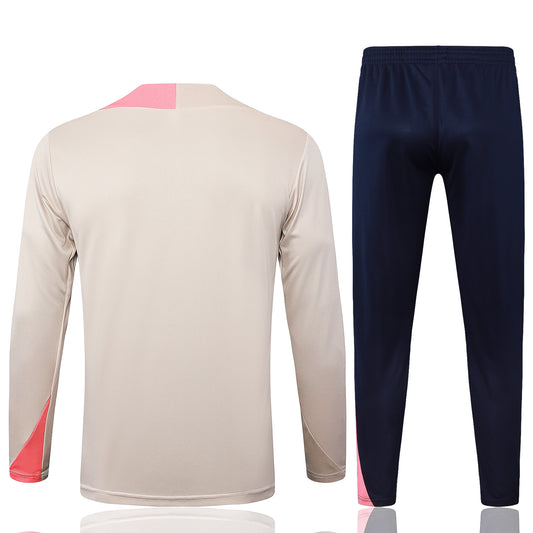 Chándal FC Barcelona 2025/26 primera equipación blaugrana detalle escudo – Cortita y al Pie