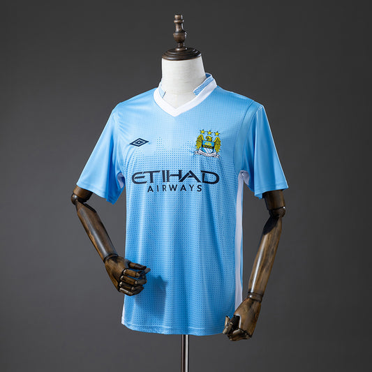 Camiseta retro Manchester City 2011/12 primera equipación celeste Agüero título Premier – Cortita y al Pie