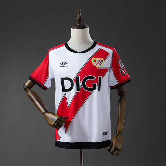 Camiseta Rayo Vallecano 2025/26 primera equipación versión fan franja rojiblancos – Cortita y al Pie