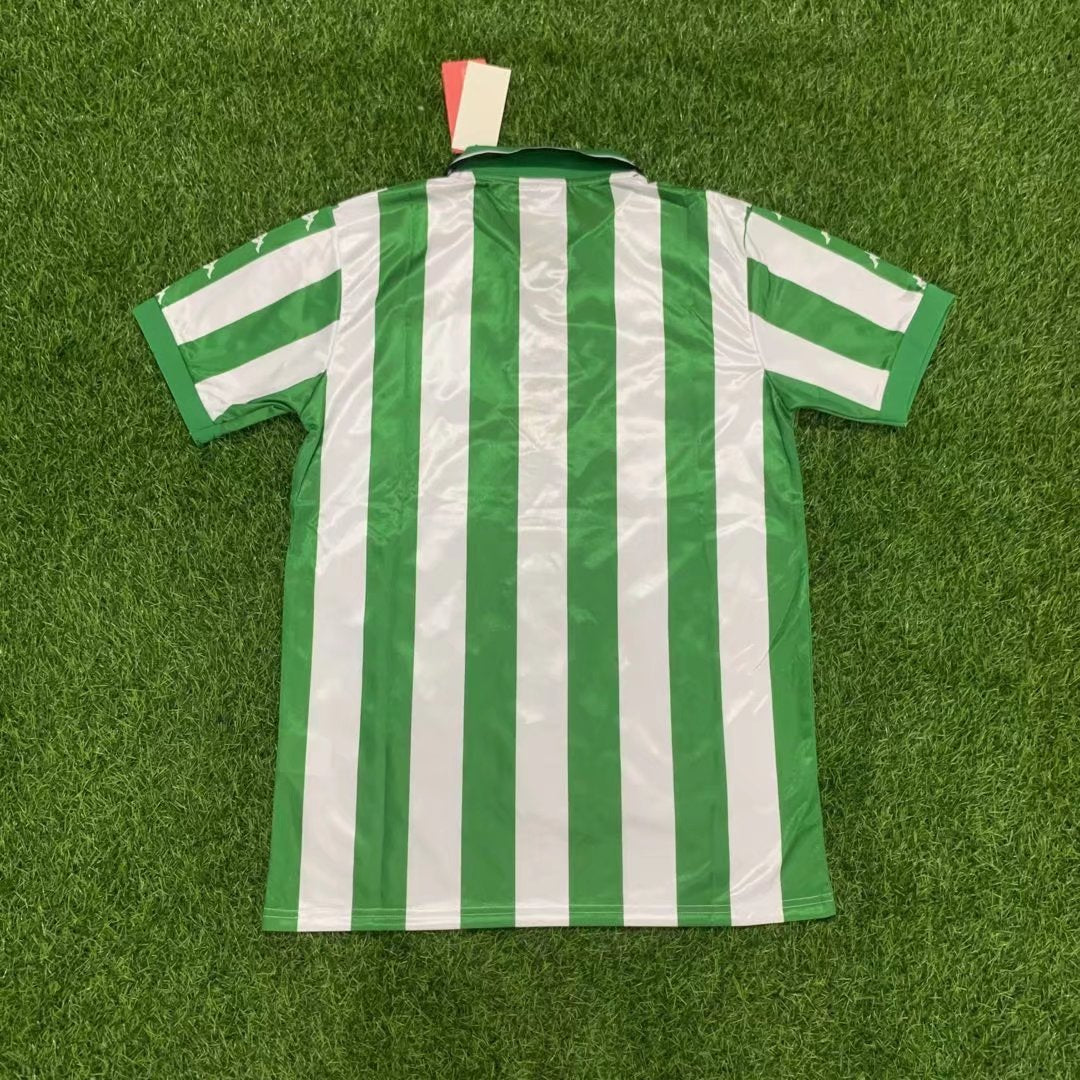Camiseta retro Real Betis 1994/95 primera equipación detalle escudo – Cortita y al Pie