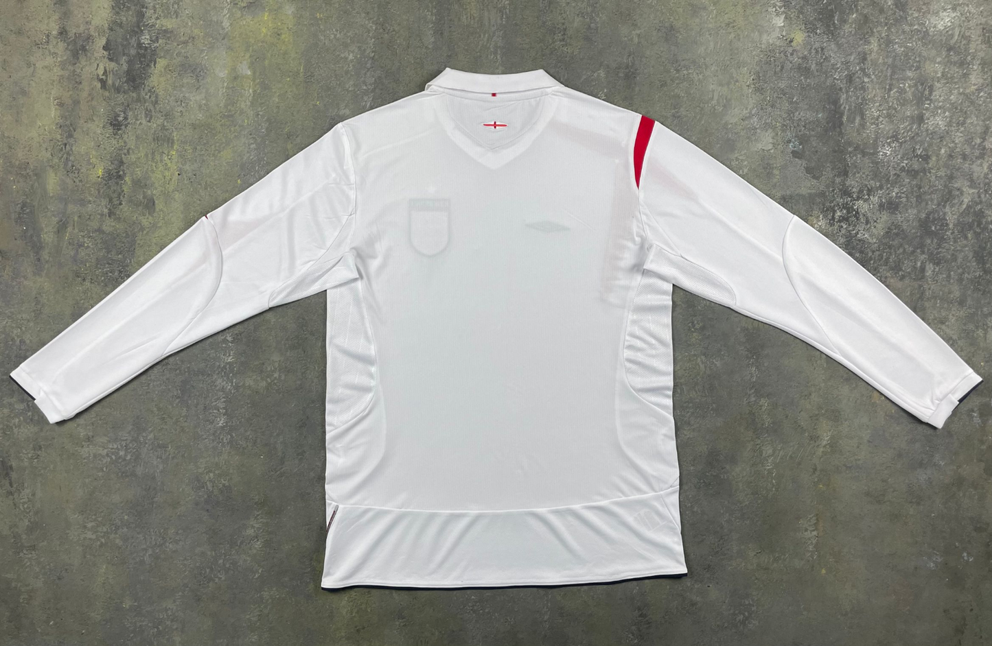 Camiseta retro Inglaterra 2006 primera equipación manga larga detalle escudo FA – Cortita y al Pie