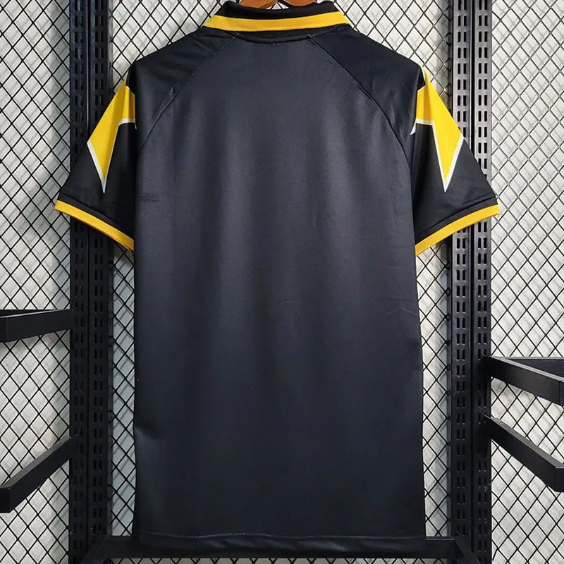 Camiseta retro Juventus 1995/96 segunda equipación blanca detalle escudo – Cortita y al Pie