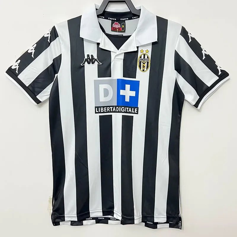 Camiseta retro Juventus 1999/00 primera equipación bianconera Del Piero Trezeguet – Cortita y al Pie