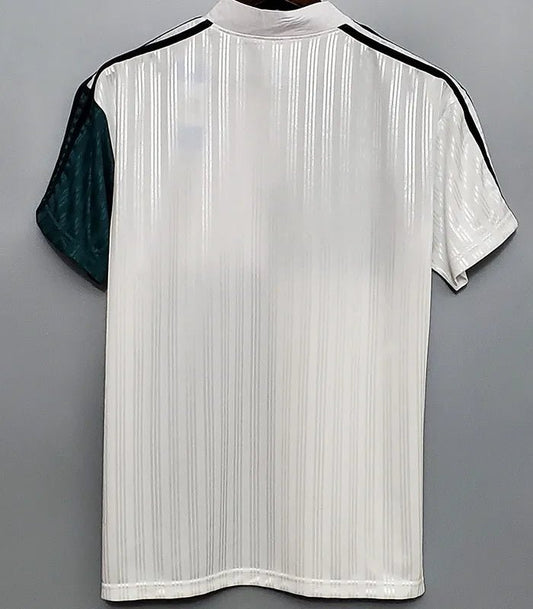 Camiseta retro Liverpool 1995/96 segunda equipación verde detalle escudo – Cortita y al Pie