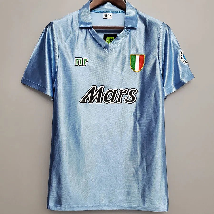 Camiseta retro Napoli 1990/91 primera equipación celeste Maradona última temporada – Cortita y al Pie