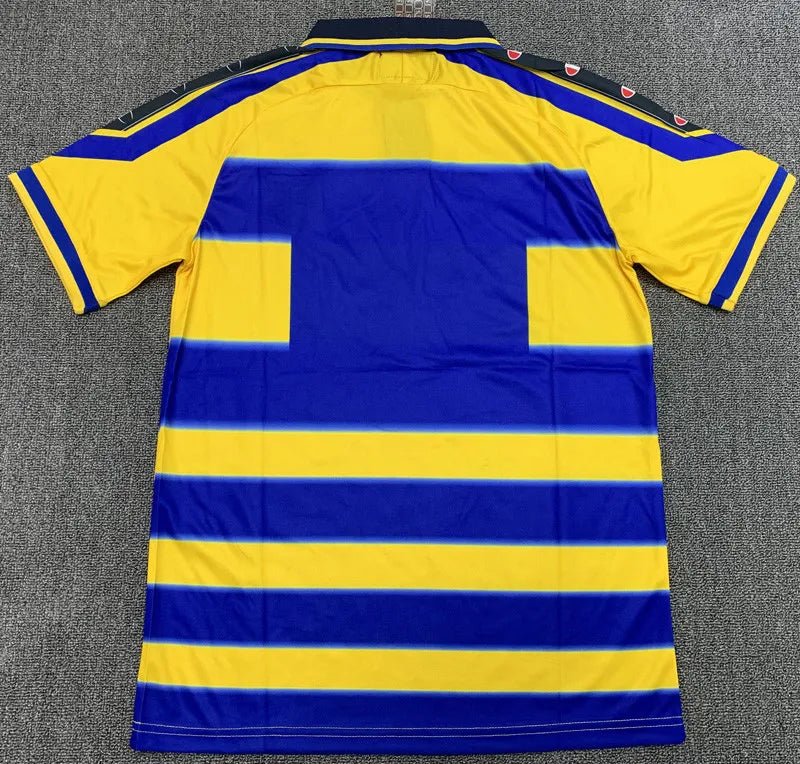 Camiseta retro Parma 1999/00 primera equipación detalle escudo – Cortita y al Pie