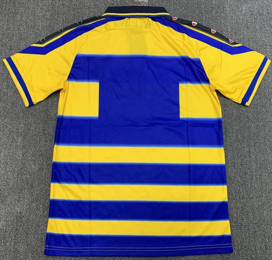 Camiseta retro Parma 1999/00 primera equipación detalle escudo – Cortita y al Pie