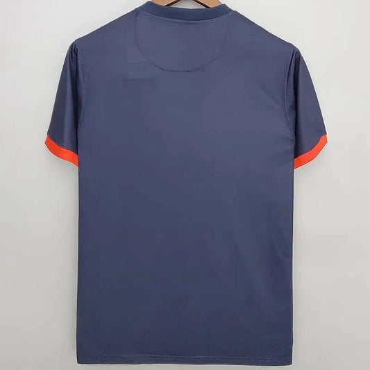 Camiseta retro PSG 2013/14 primera equipación detalle escudo Ibrahimovic Cavani – Cortita y al Pie