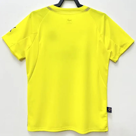Camiseta retro Villarreal CF 2005/06 primera equipación detalle escudo Submarino – Cortita y al Pie